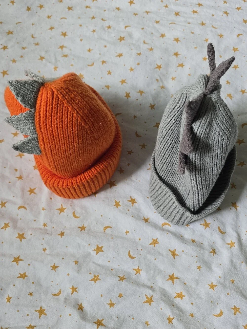 2 GAP Kids Cozy Dino Spike Style Orange And Gray